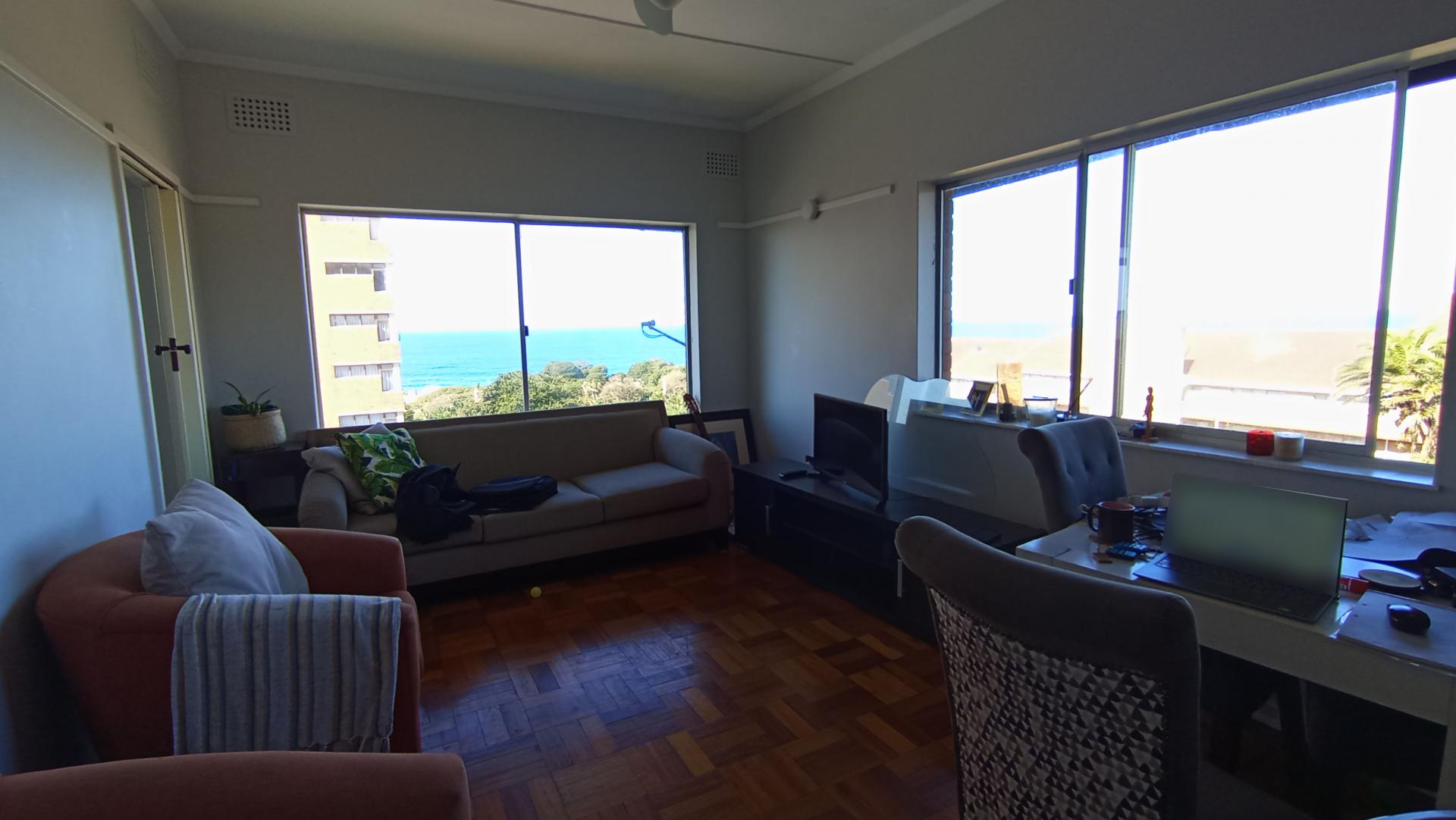 Lounges - 25 square meters of property in Scottburgh