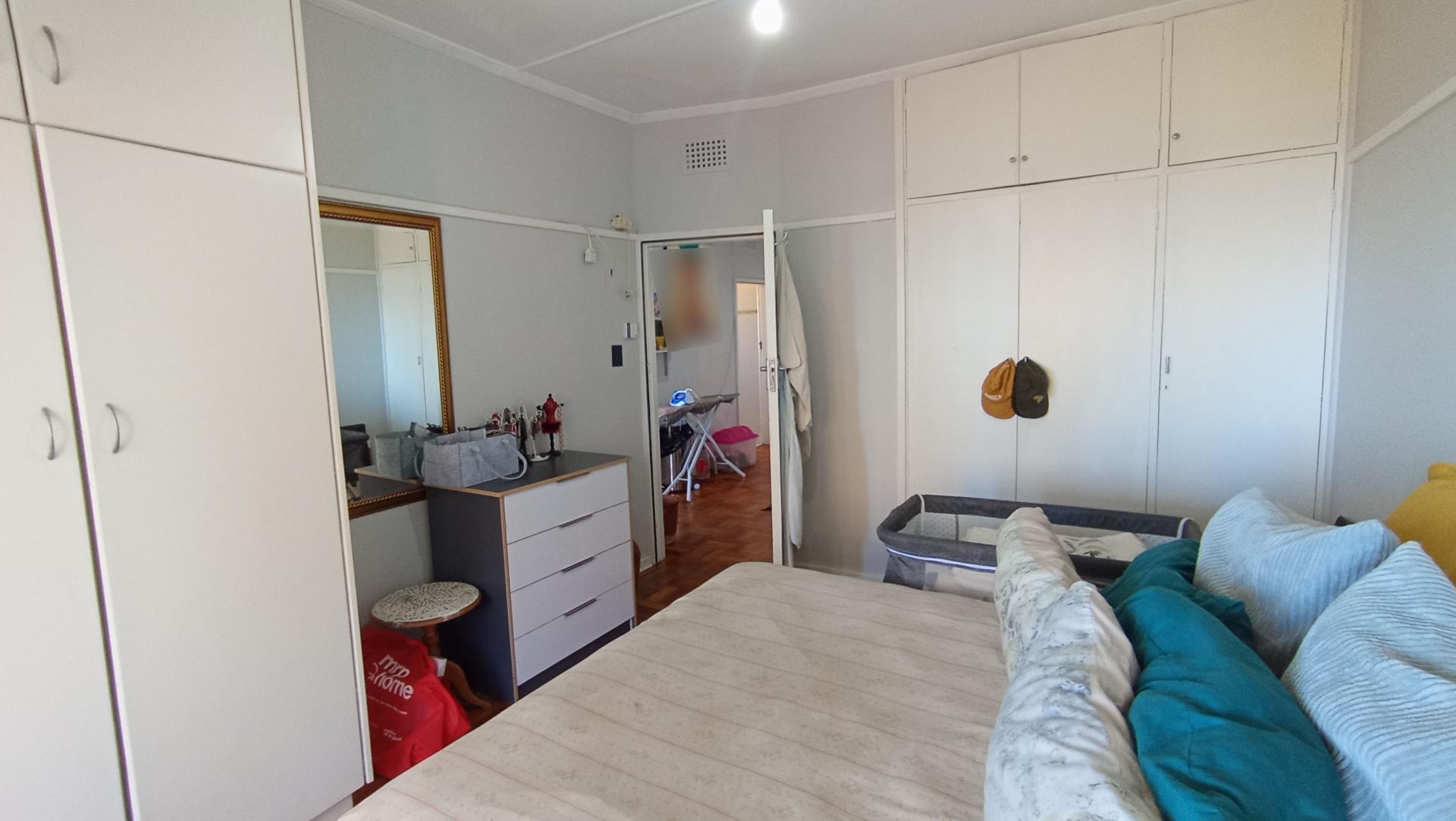 Main Bedroom of property in Scottburgh