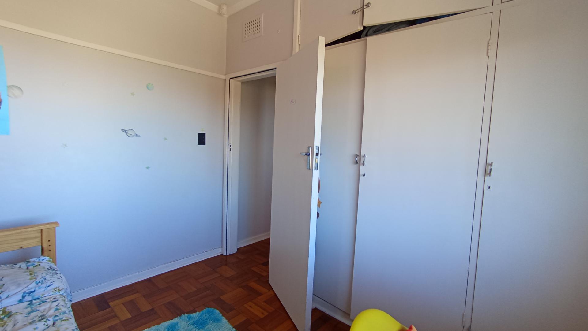 Bed Room 1 - 14 square meters of property in Scottburgh