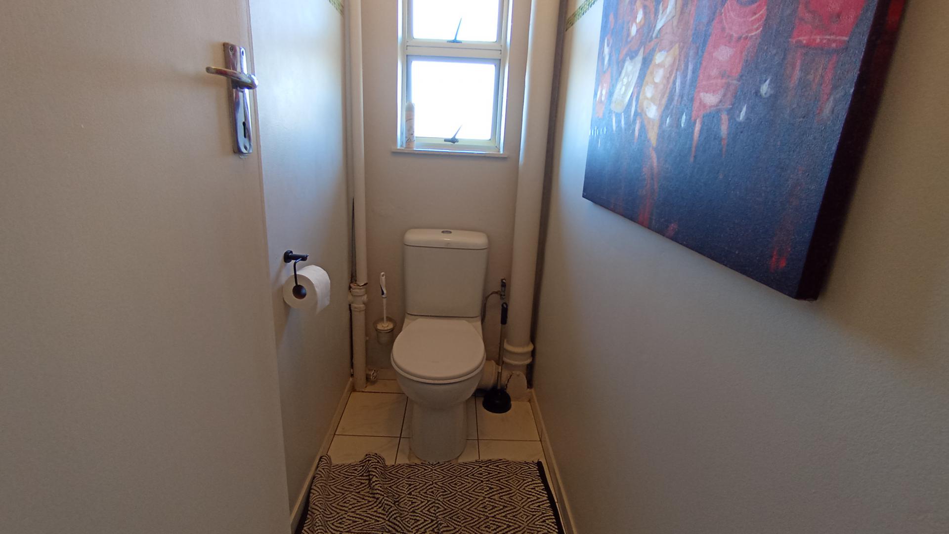 Bathroom 2 - 4 square meters of property in Scottburgh