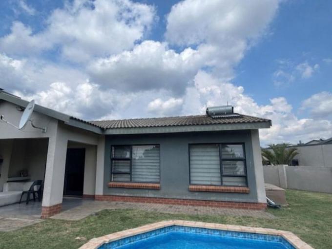 3 Bedroom Sectional Title for Sale For Sale in Waterkloof (Rustenburg) - MR709181