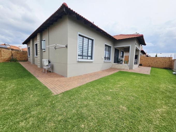 3 Bedroom House for Sale For Sale in Monavoni - MR709186