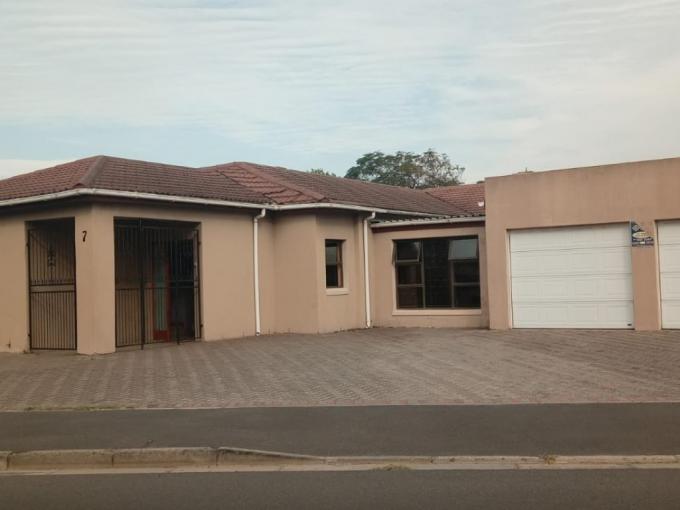 4 Bedroom House for Sale For Sale in Elsies River - MR709208