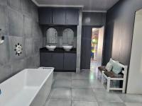  of property in Geelhoutpark