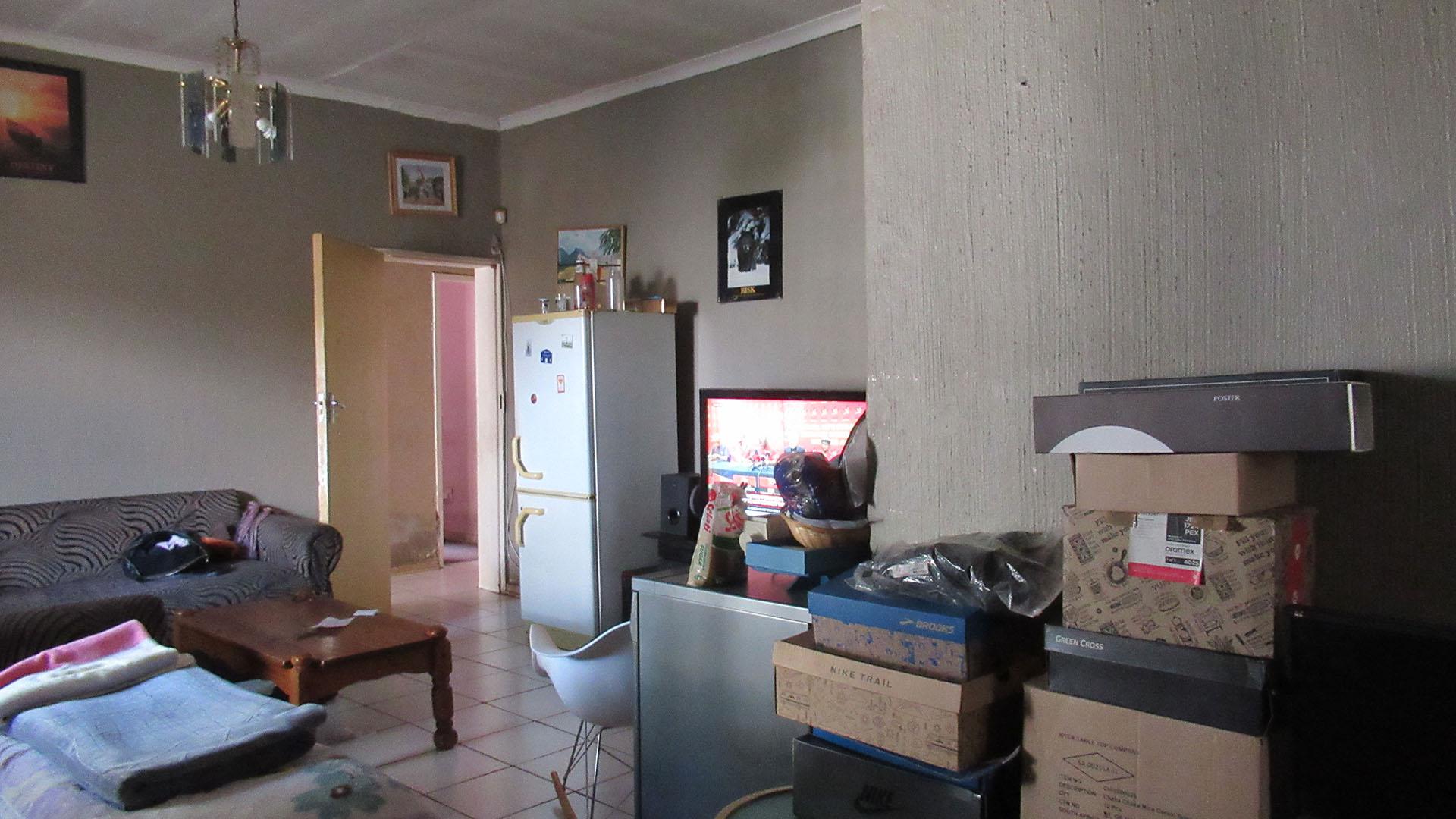 Lounges - 32 square meters of property in Newlands - JHB