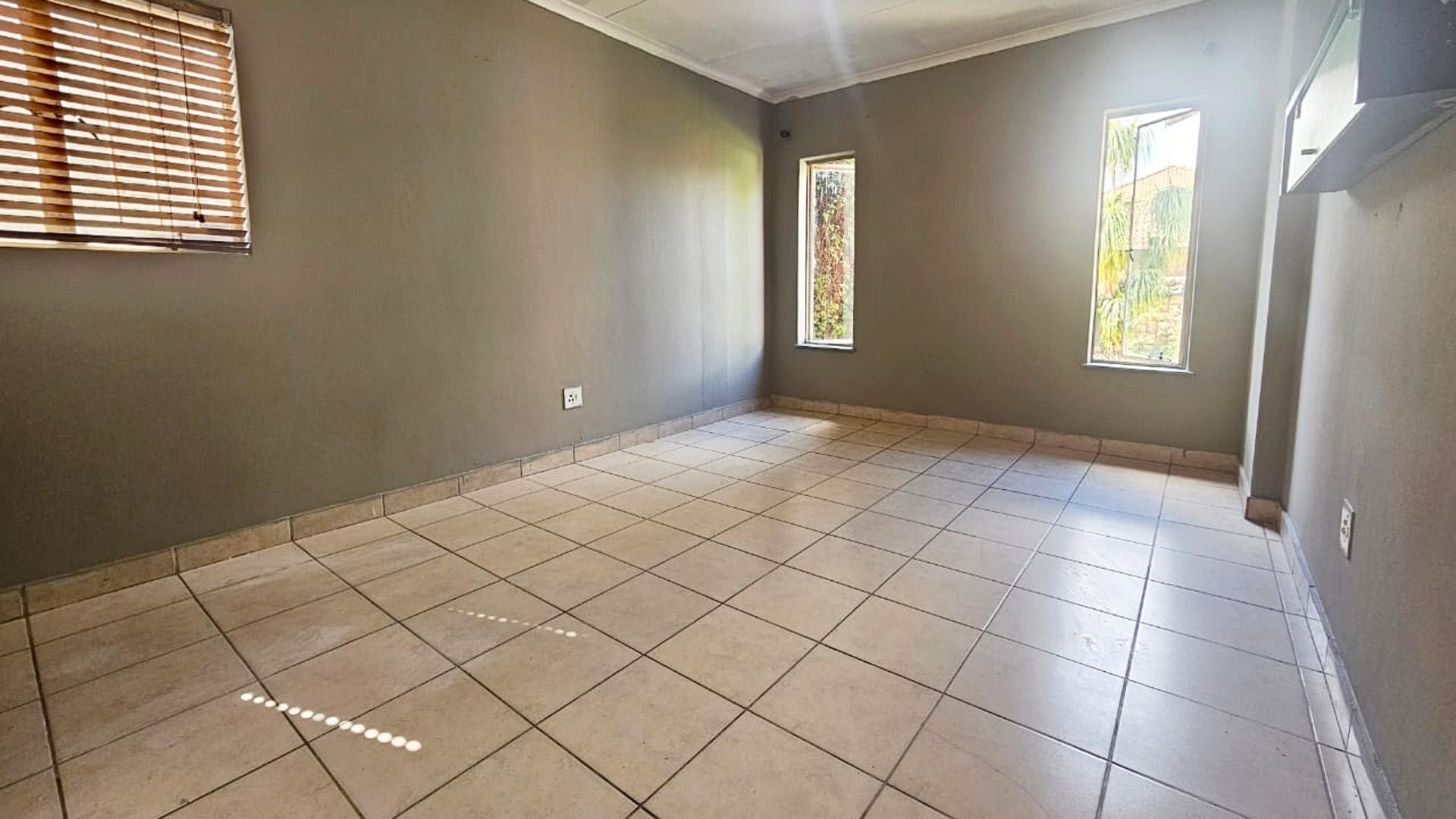 Main Bedroom of property in Parkhaven