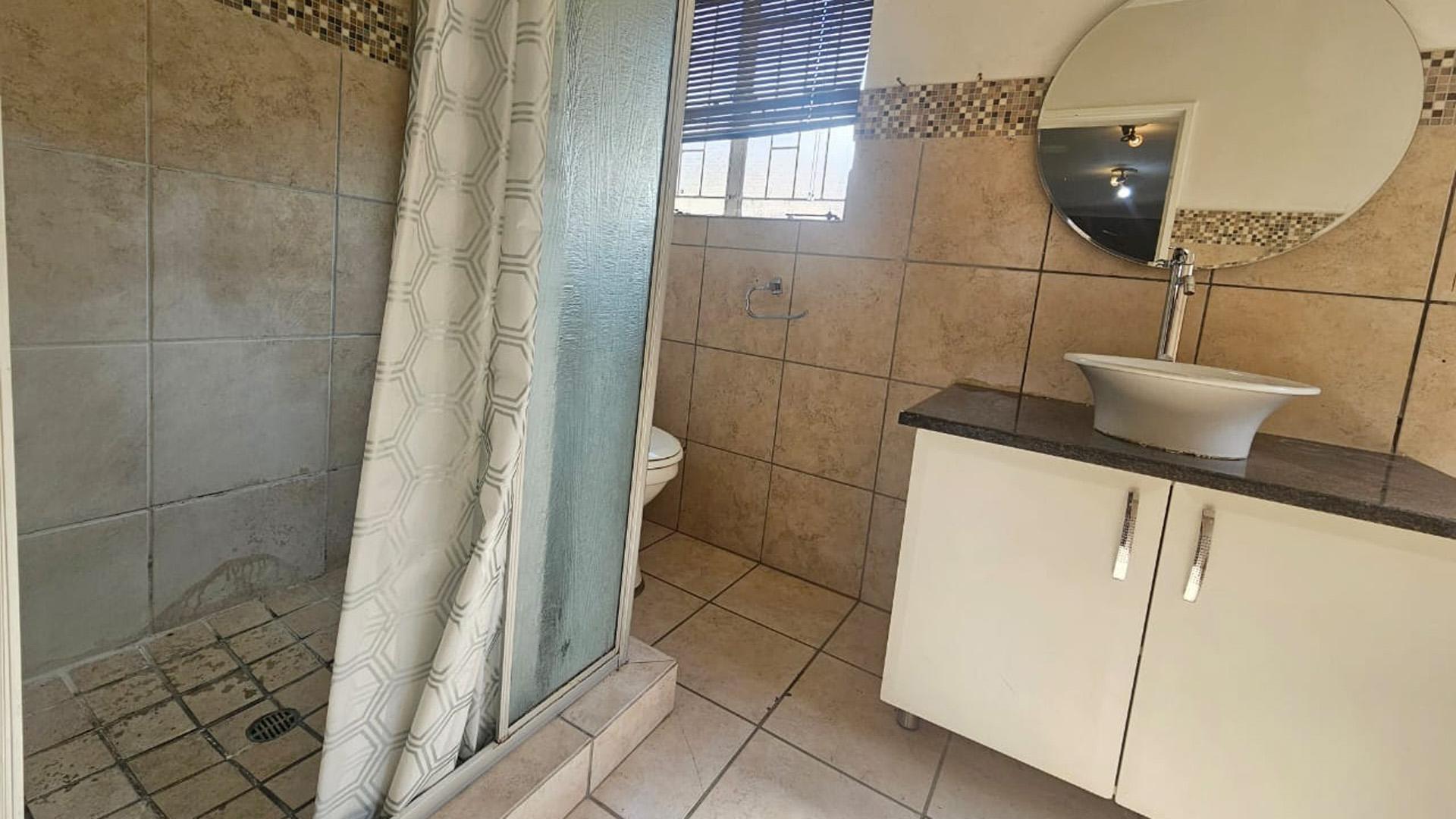 Bathroom 2 of property in Parkhaven