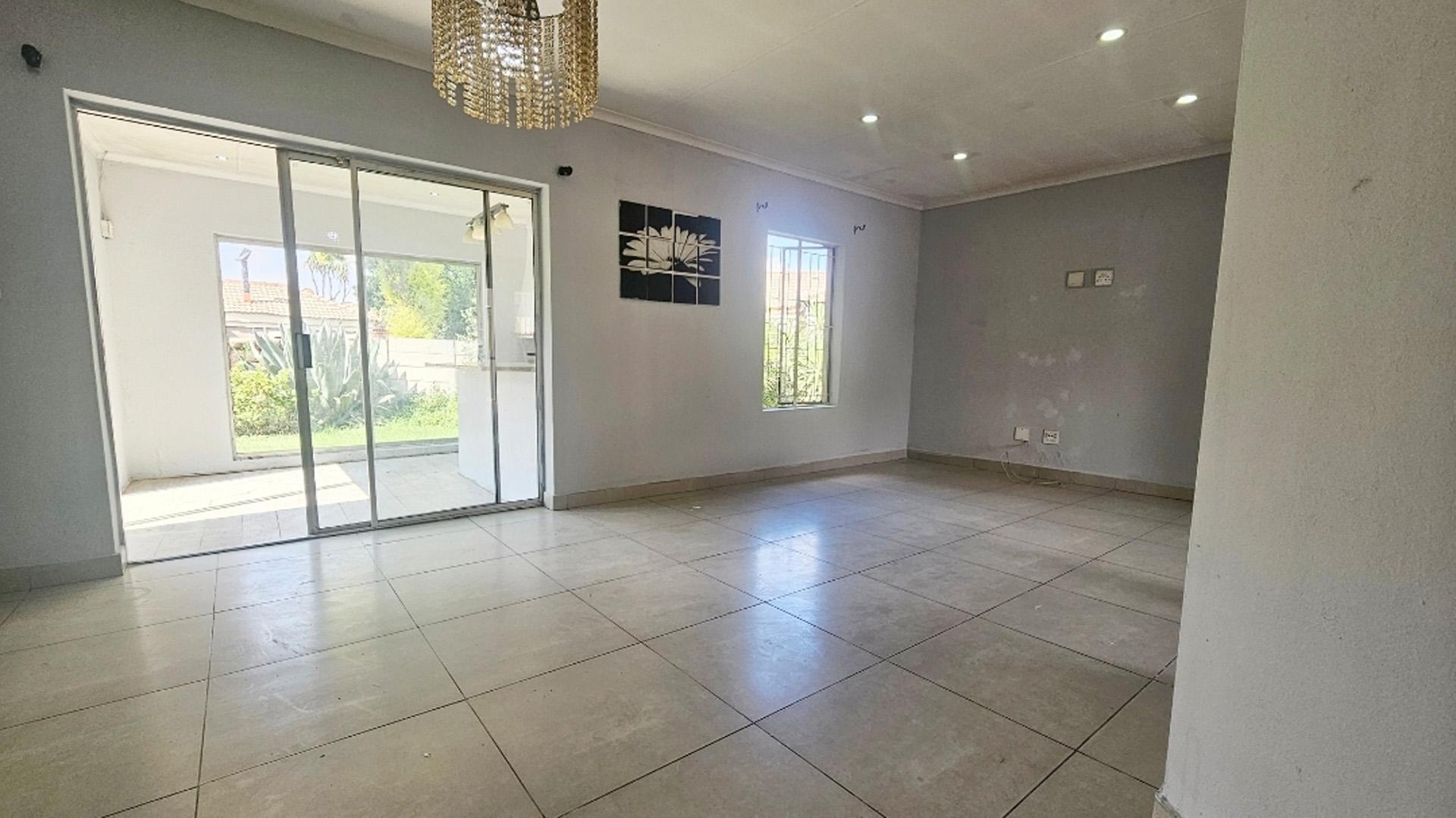 Dining Room of property in Parkhaven
