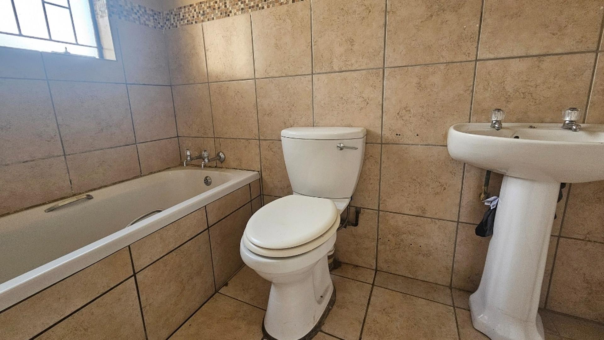 Bathroom 1 of property in Parkhaven