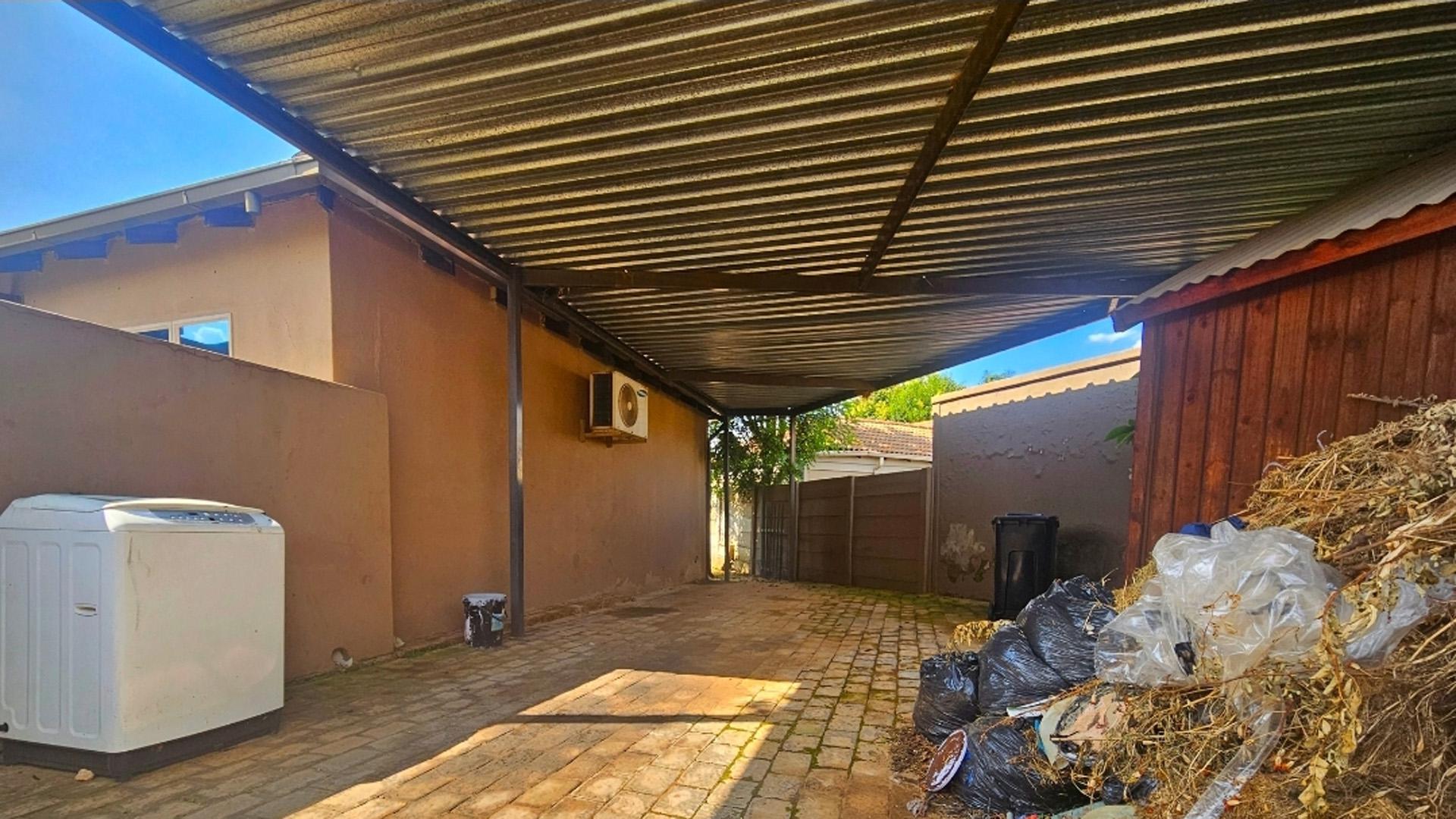 Carport  of property in Parkhaven