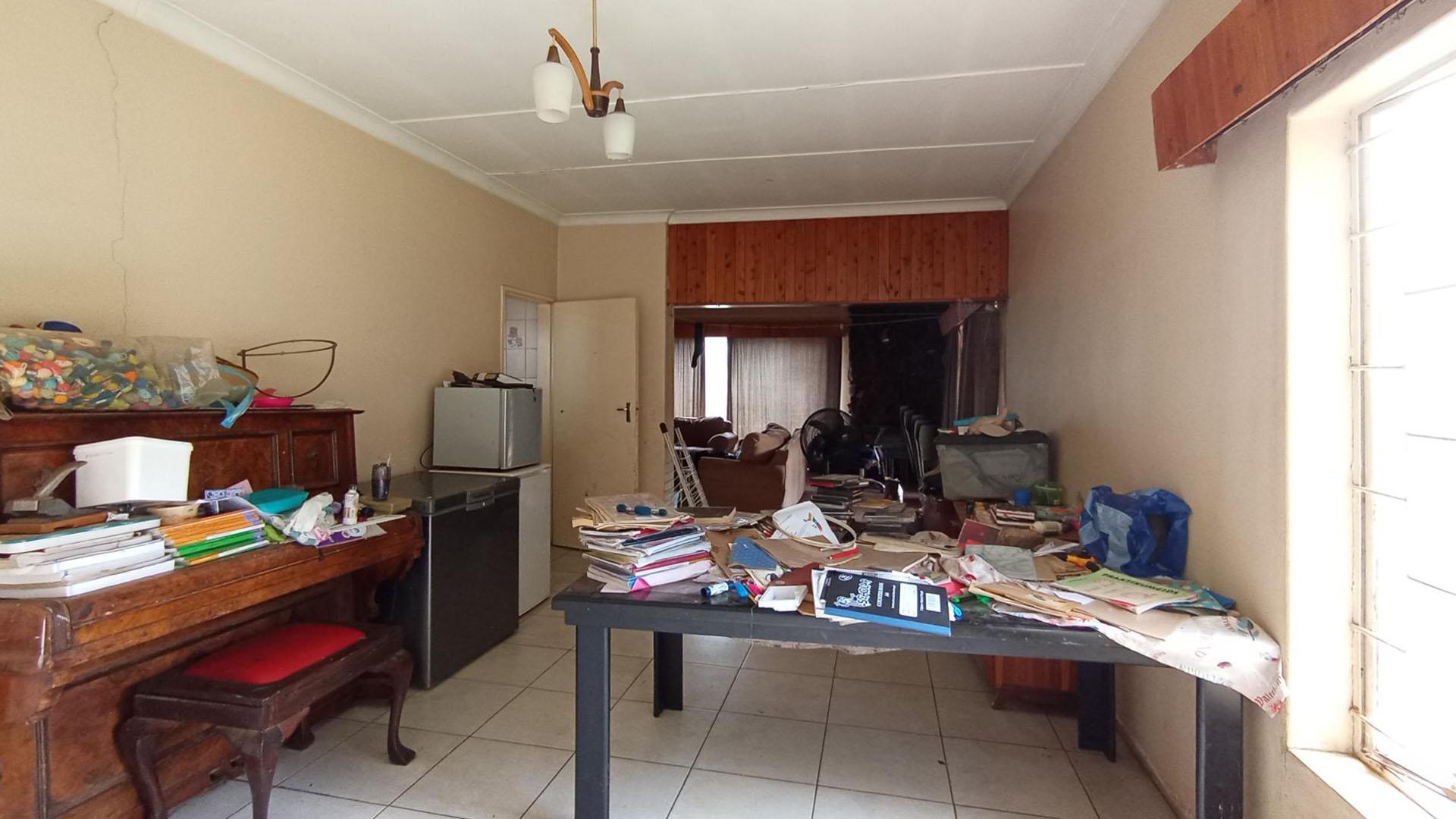 Dining Room - 24 square meters of property in Meyerspark