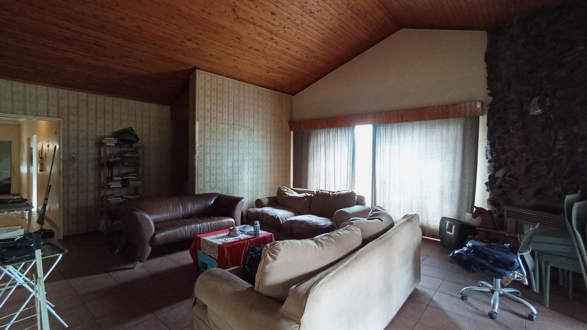 Lounges - 35 square meters of property in Meyerspark