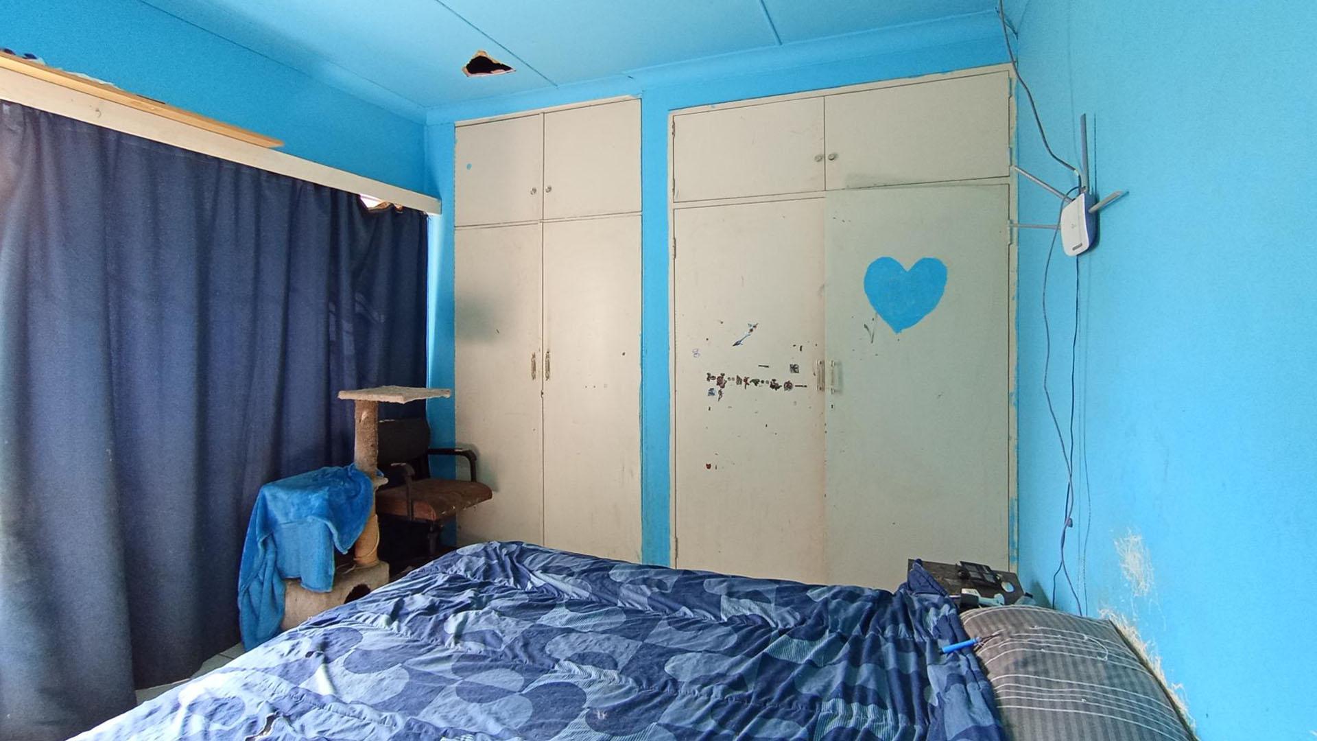 Bed Room 1 - 17 square meters of property in Meyerspark