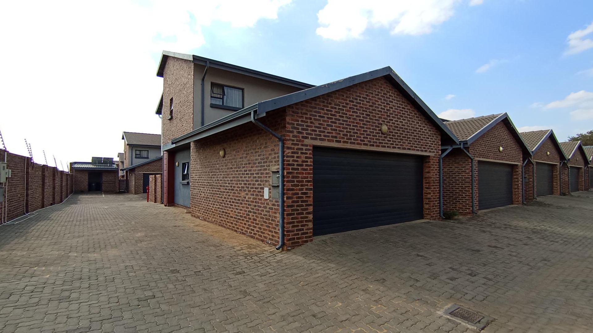 Front View of property in Doornpoort
