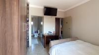 Main Bedroom - 14 square meters of property in Doornpoort