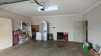 Garage - 39 square meters of property in Doornpoort