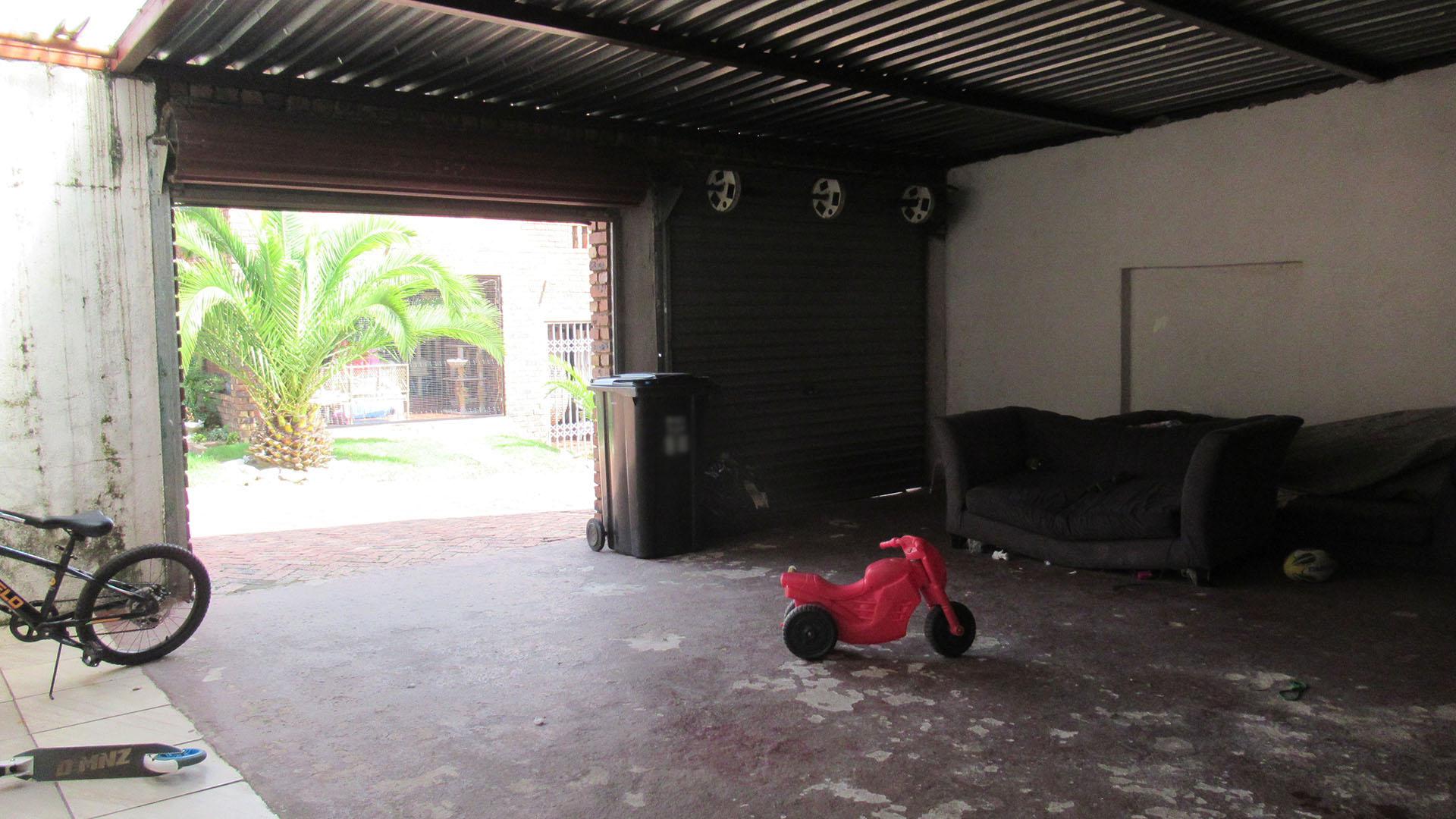 Garage - 44 square meters of property in Buccleuch