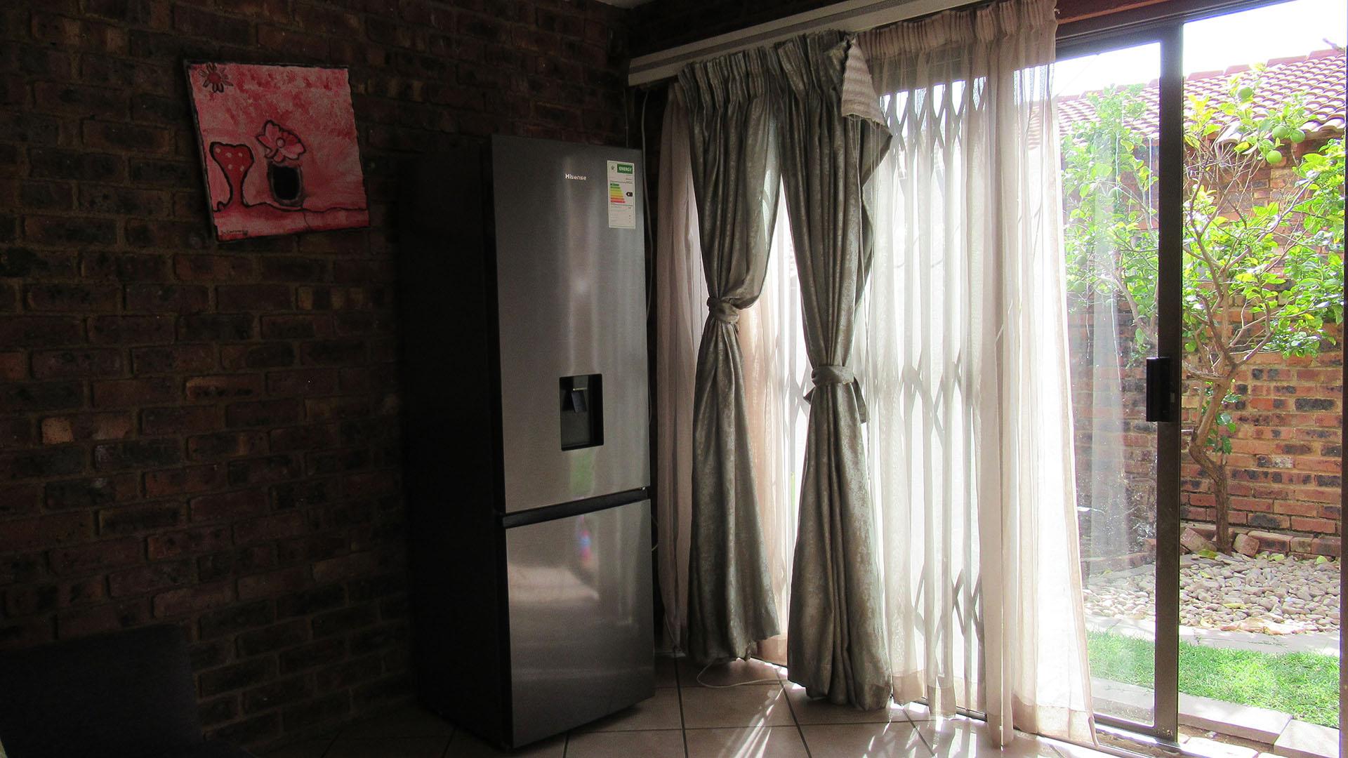 Lounges - 33 square meters of property in Buccleuch