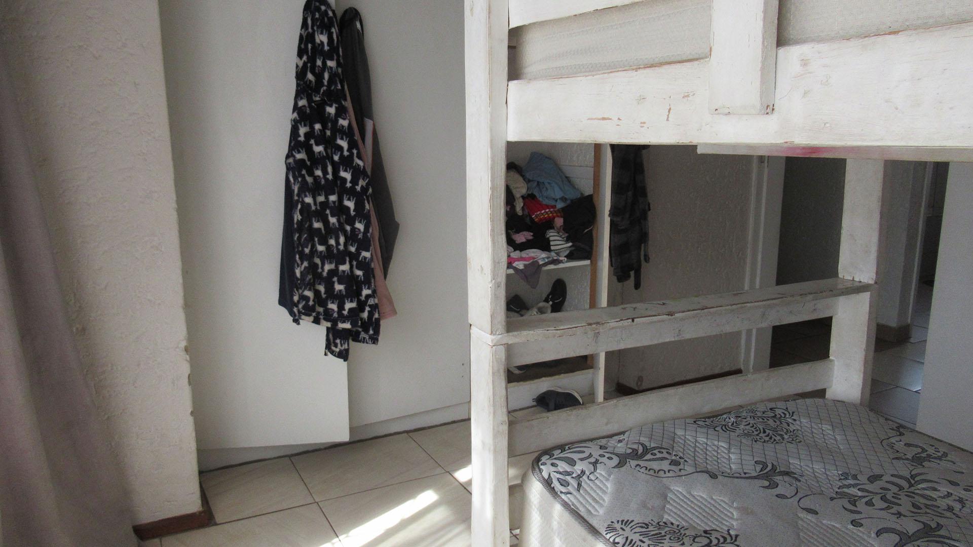 Bed Room 2 - 12 square meters of property in Buccleuch