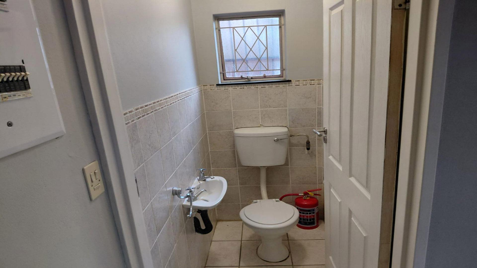 Guest Toilet of property in Westdene (Bloemfontein)