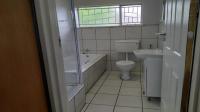 Bathroom 1 of property in Westdene (Bloemfontein)