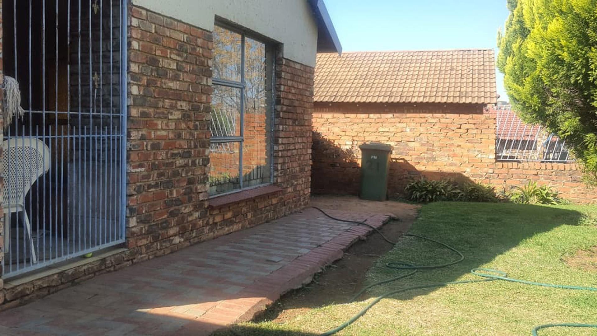 Front View of property in Potchefstroom