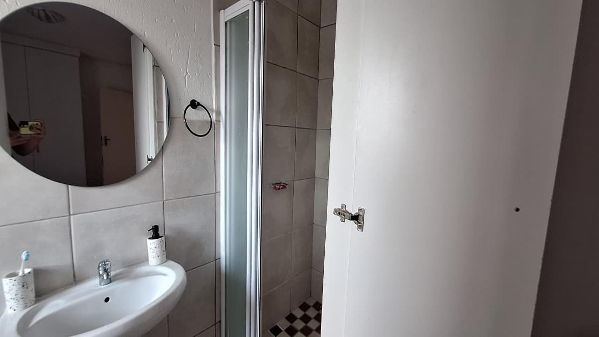 Main Bathroom - 4 square meters of property in Princess A.H.