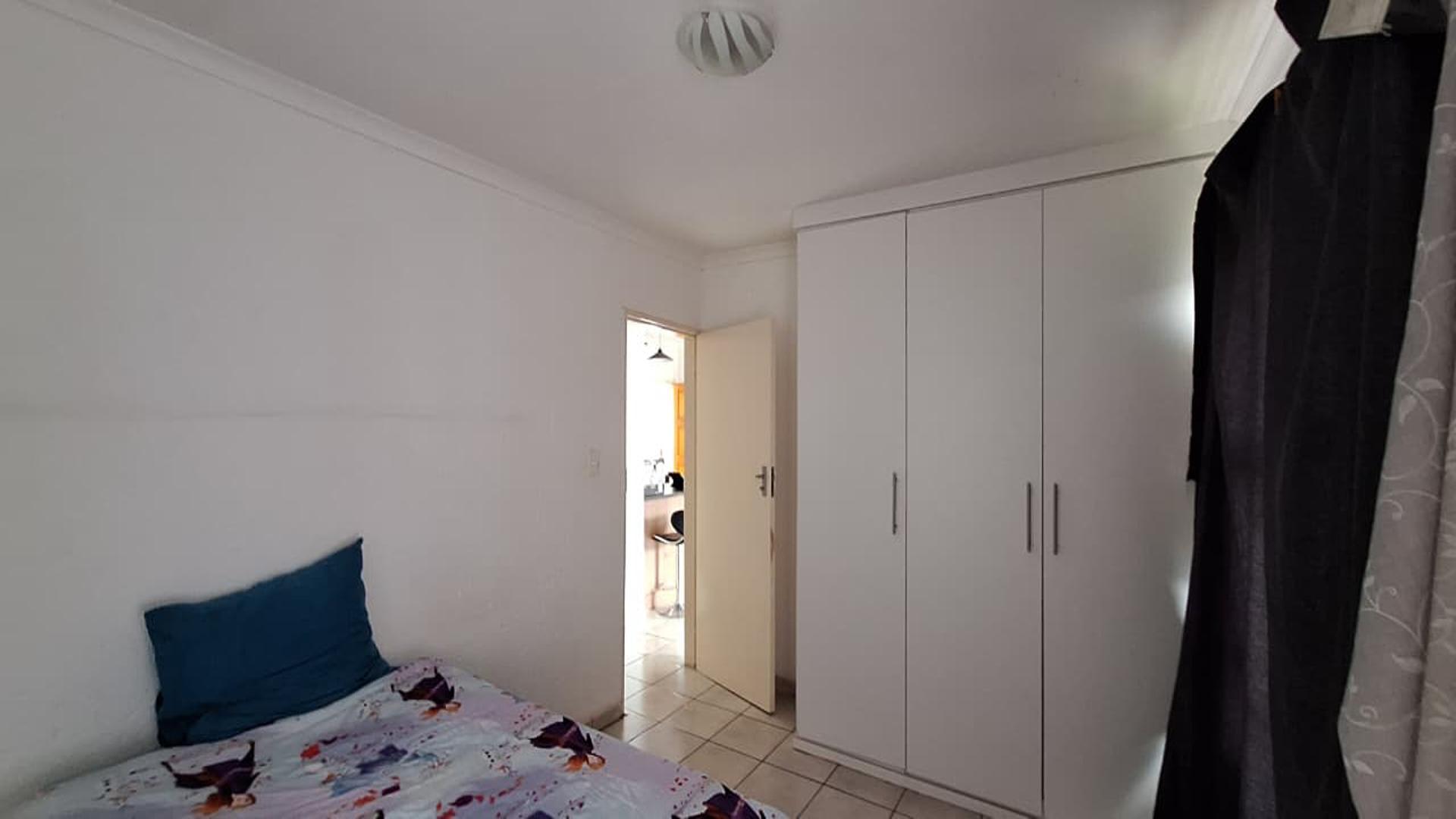 Main Bedroom - 15 square meters of property in Princess A.H.