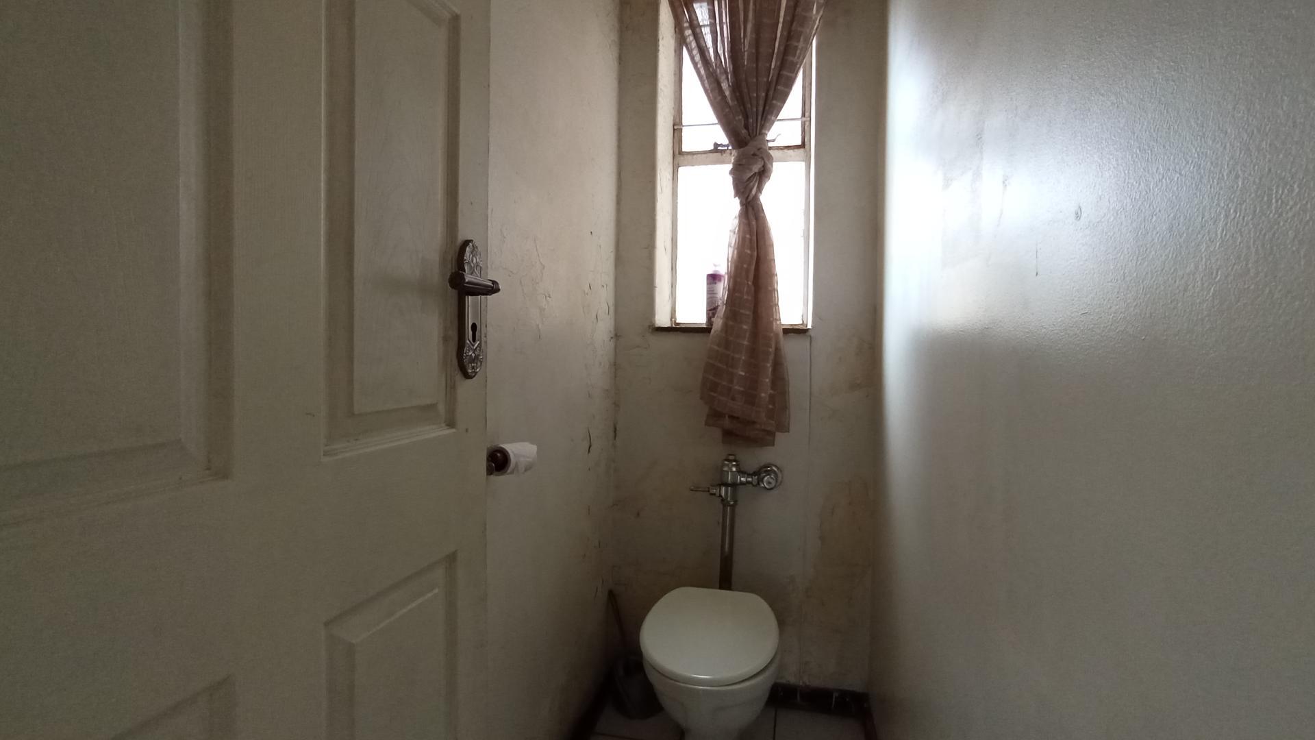 Bathroom 1 - 6 square meters of property in Arcadia