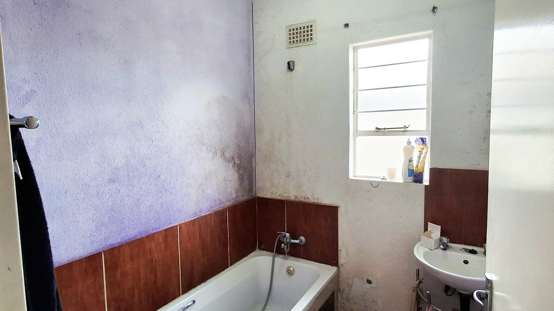 Bathroom 1 of property in Bloemfontein