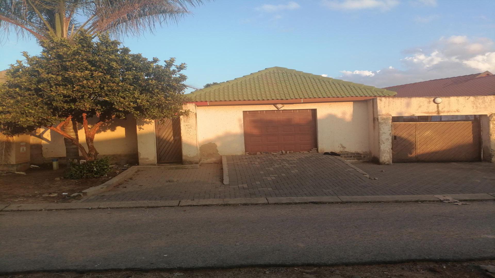 Front View of property in Tembisa