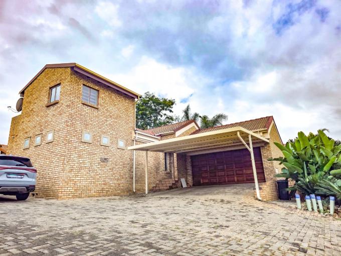 4 Bedroom House for Sale For Sale in Amberfield - MR709310