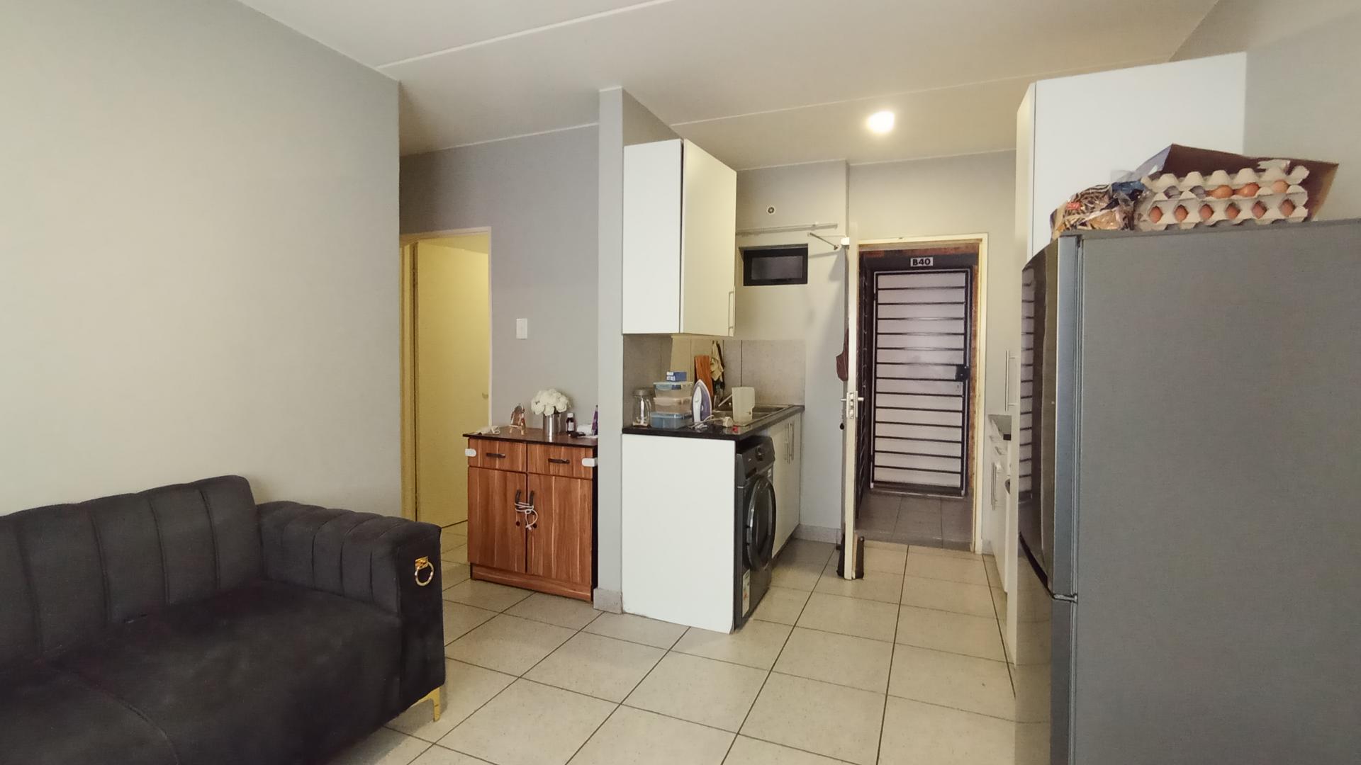 Lounges - 13 square meters of property in Riverside View