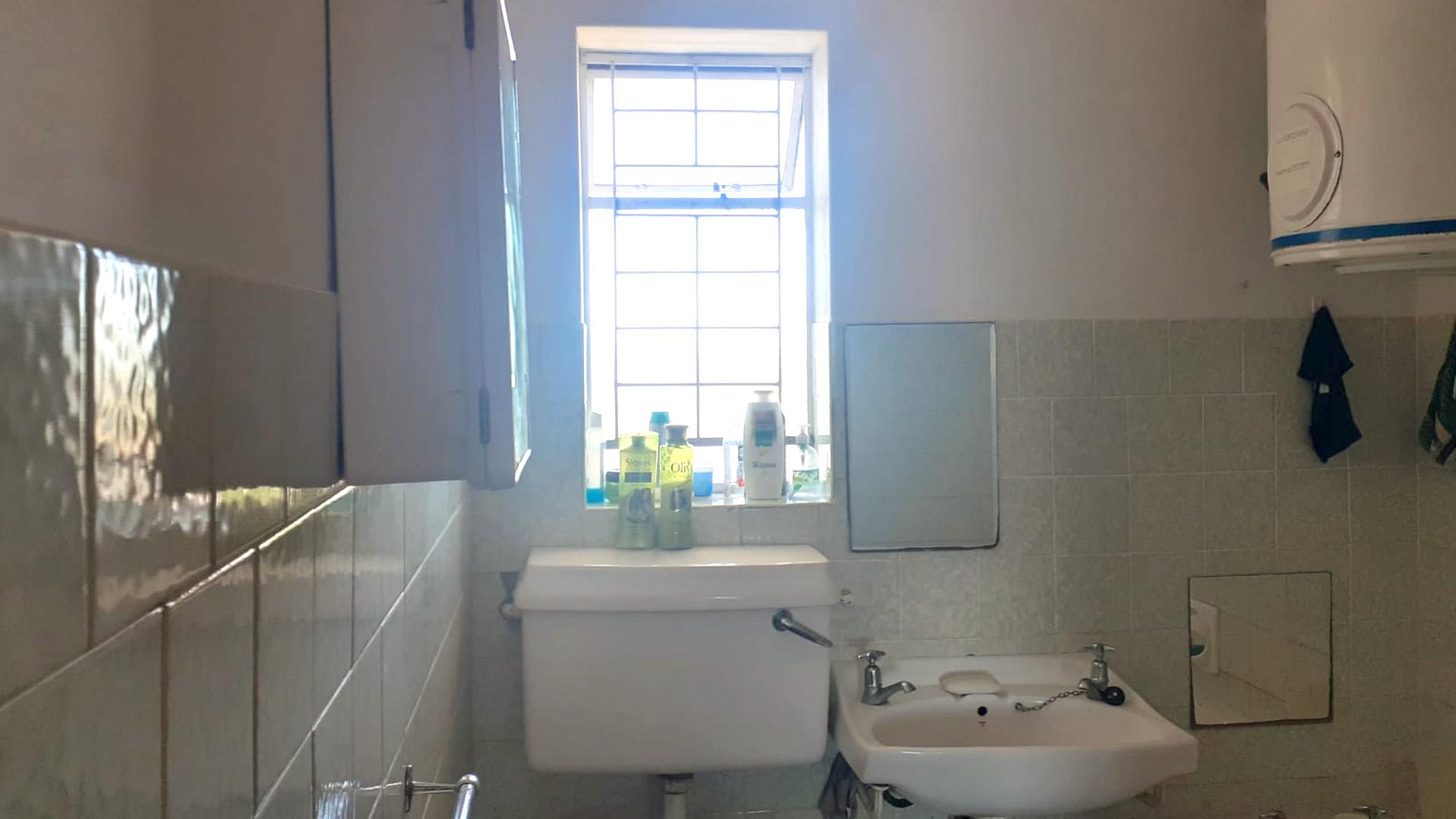 Bathroom 1 of property in Westering