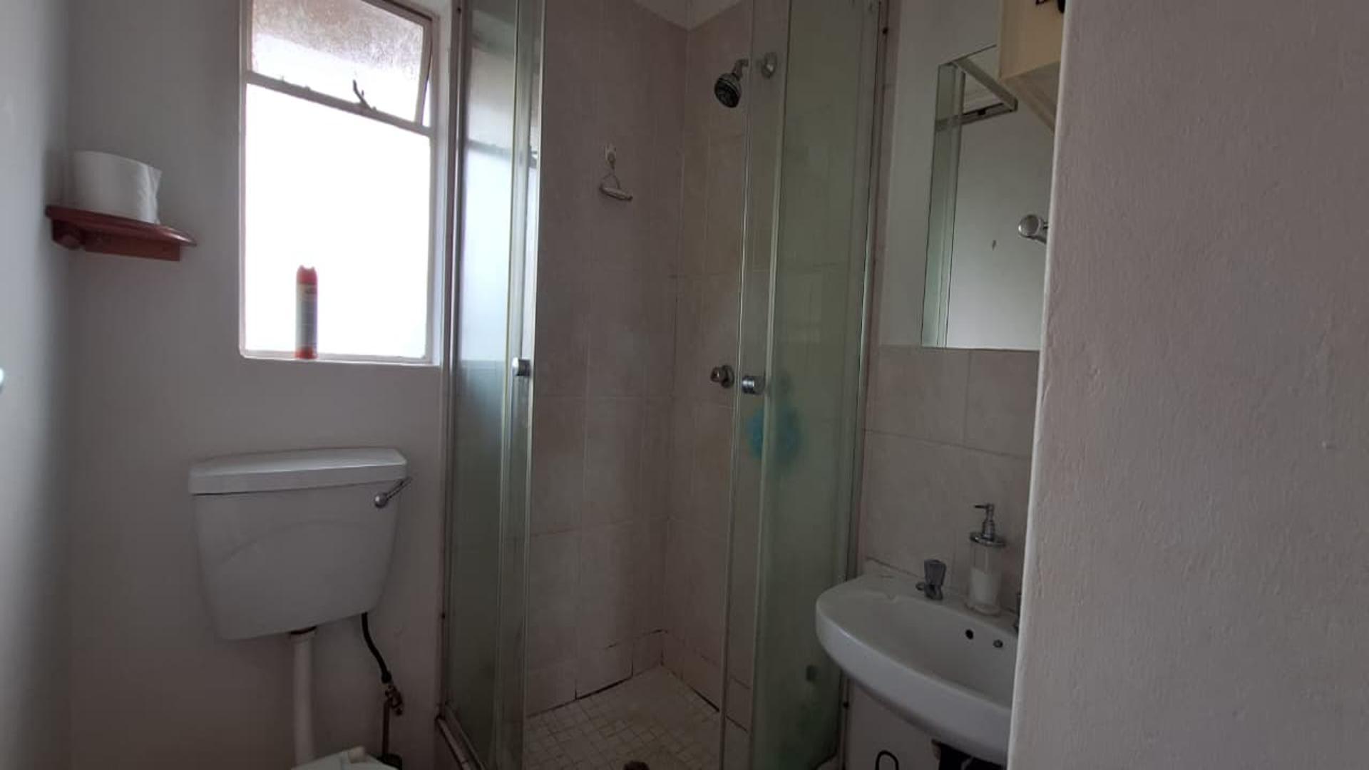 Bathroom 1 - 4 square meters of property in Northgate (JHB)