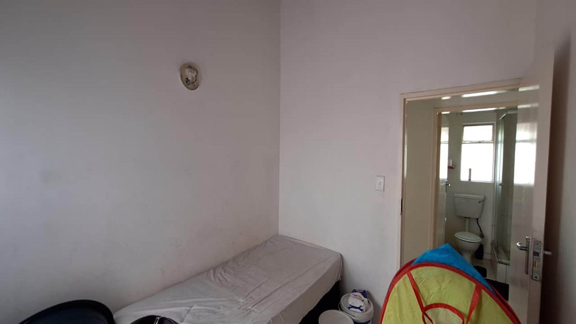 Bed Room 1 - 8 square meters of property in Northgate (JHB)