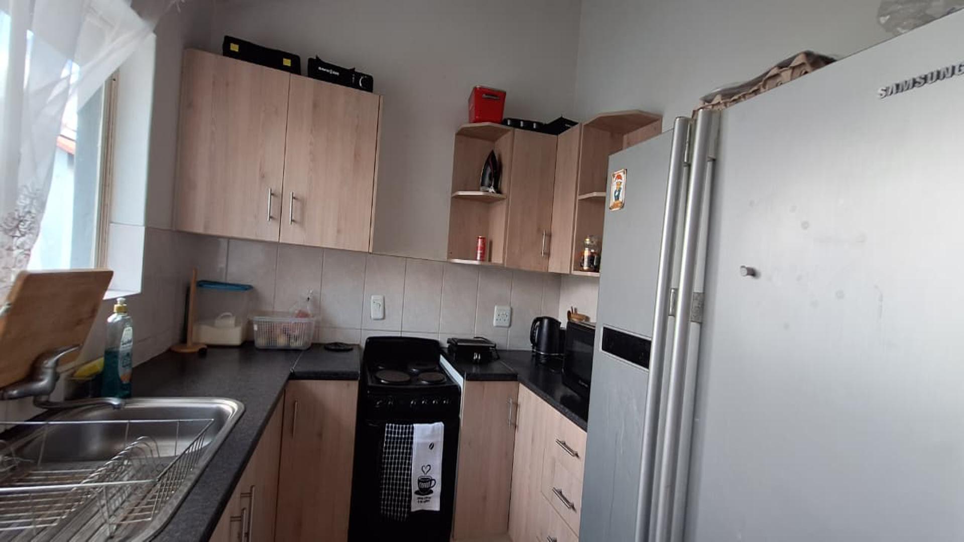 Kitchen - 7 square meters of property in Northgate (JHB)