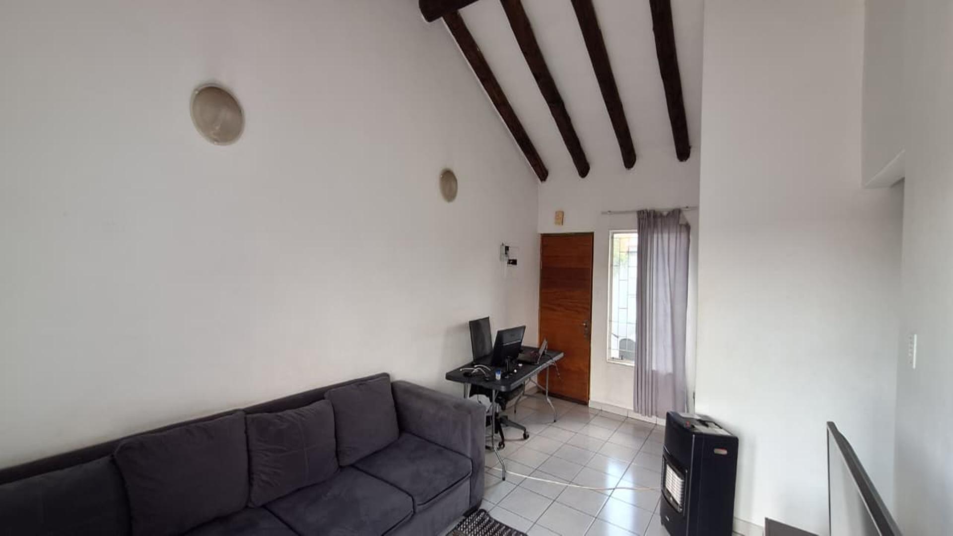 Lounges - 15 square meters of property in Northgate (JHB)