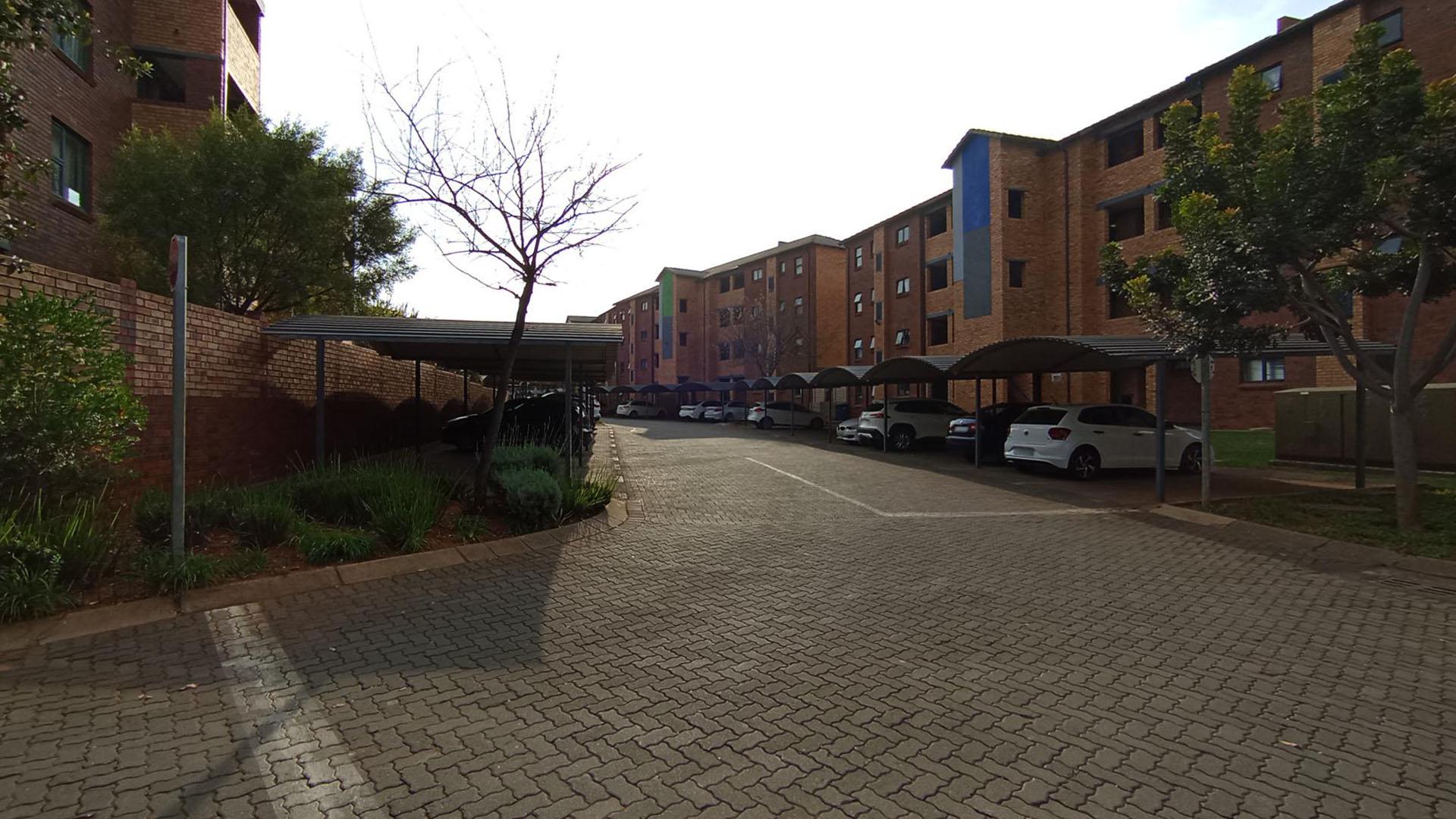 Front View of property in La Montagne