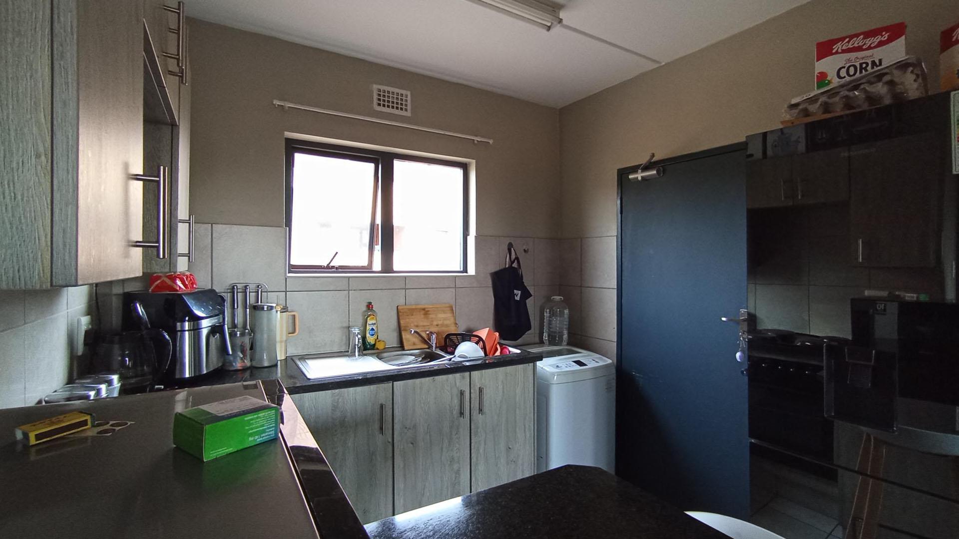 Kitchen - 7 square meters of property in La Montagne