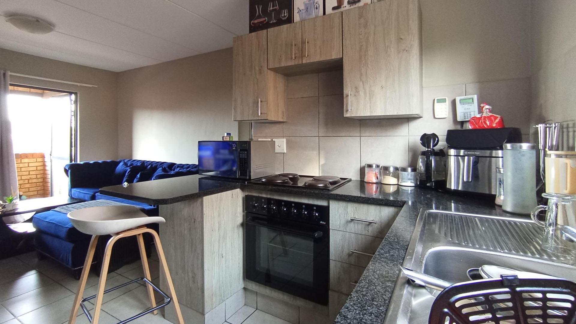 Kitchen - 7 square meters of property in La Montagne