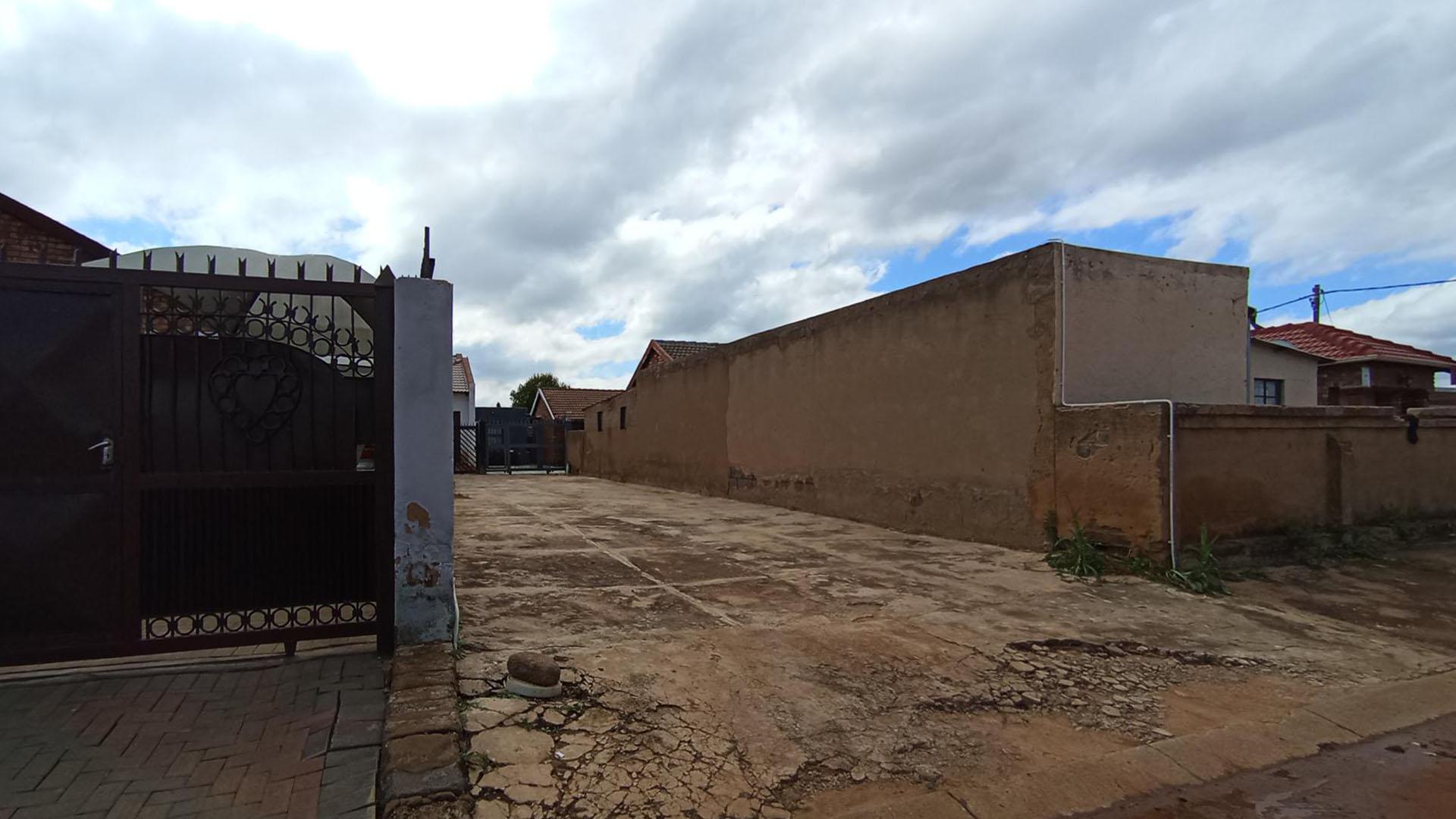 Front View of property in Soshanguve