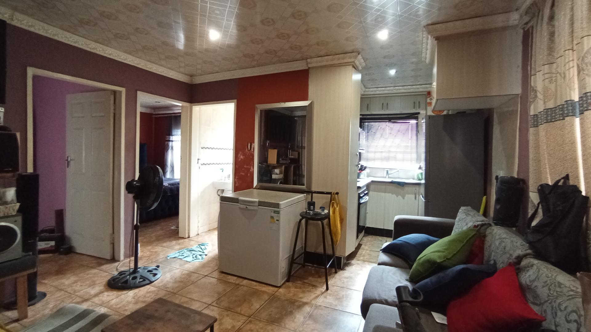 Lounges - 15 square meters of property in Soshanguve
