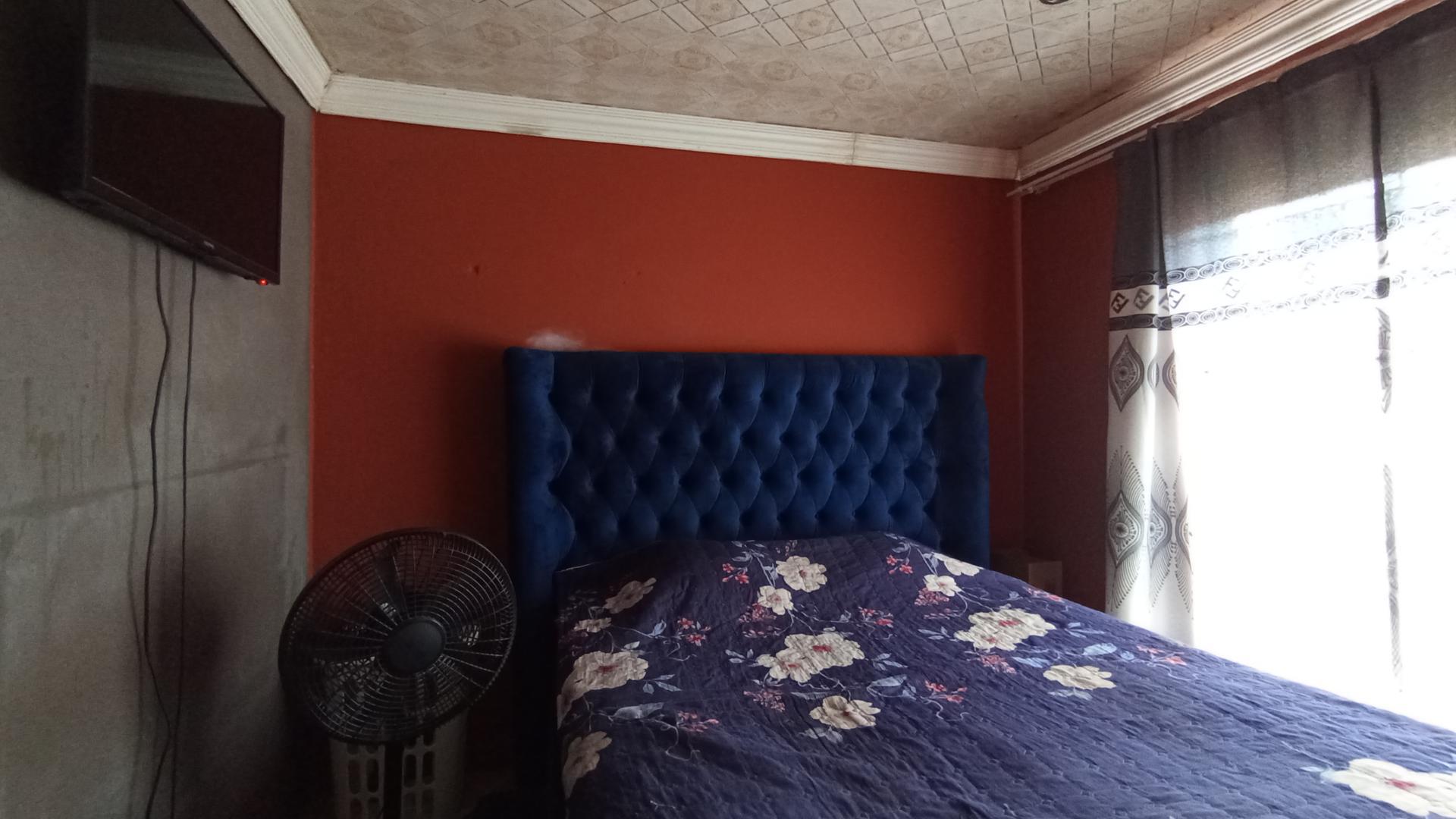 Bed Room 2 - 11 square meters of property in Soshanguve