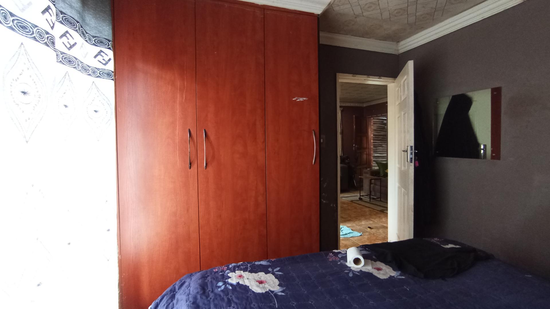 Bed Room 2 - 11 square meters of property in Soshanguve