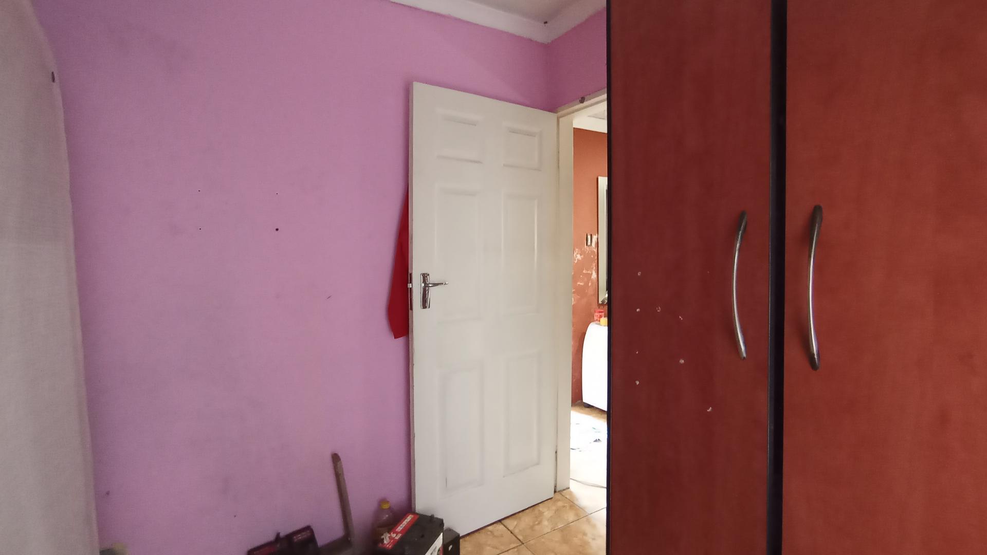 Bed Room 1 - 9 square meters of property in Soshanguve