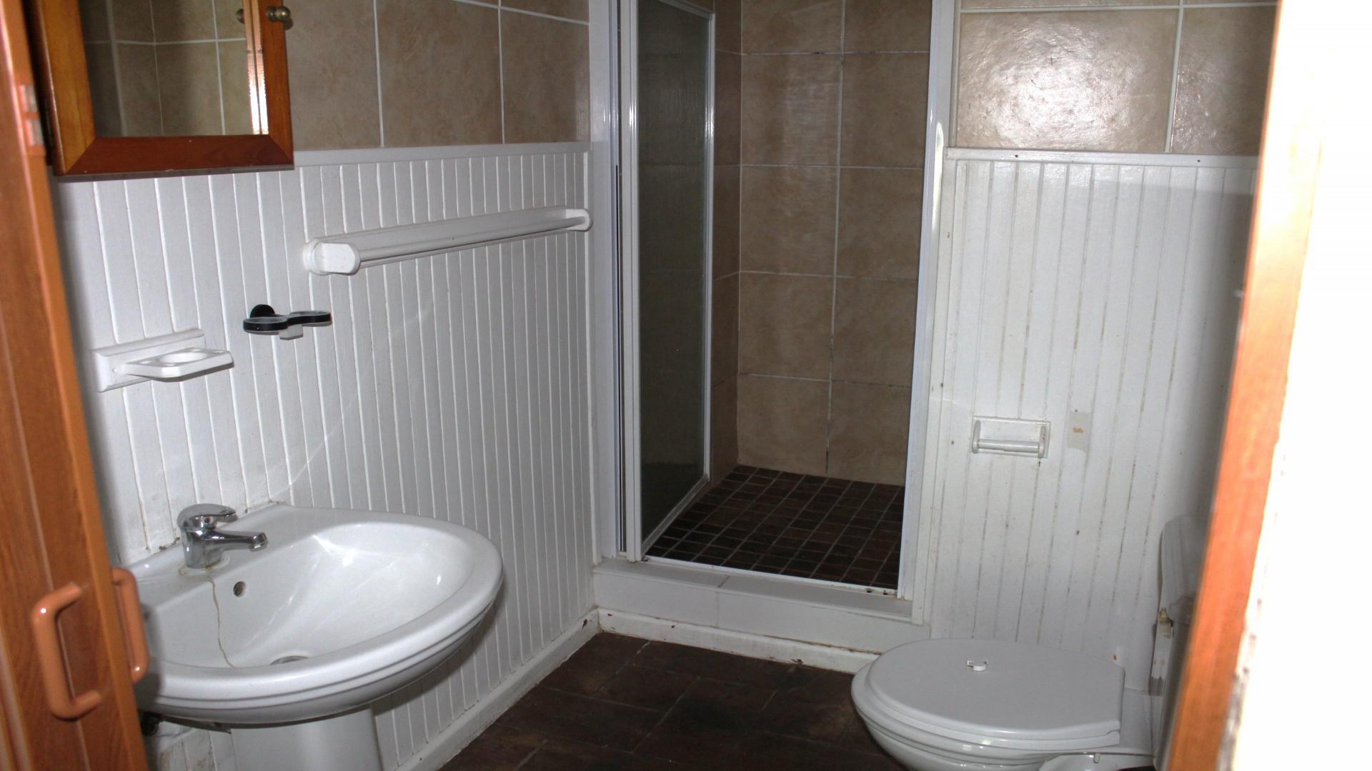 Bathroom 2 of property in Dana Bay