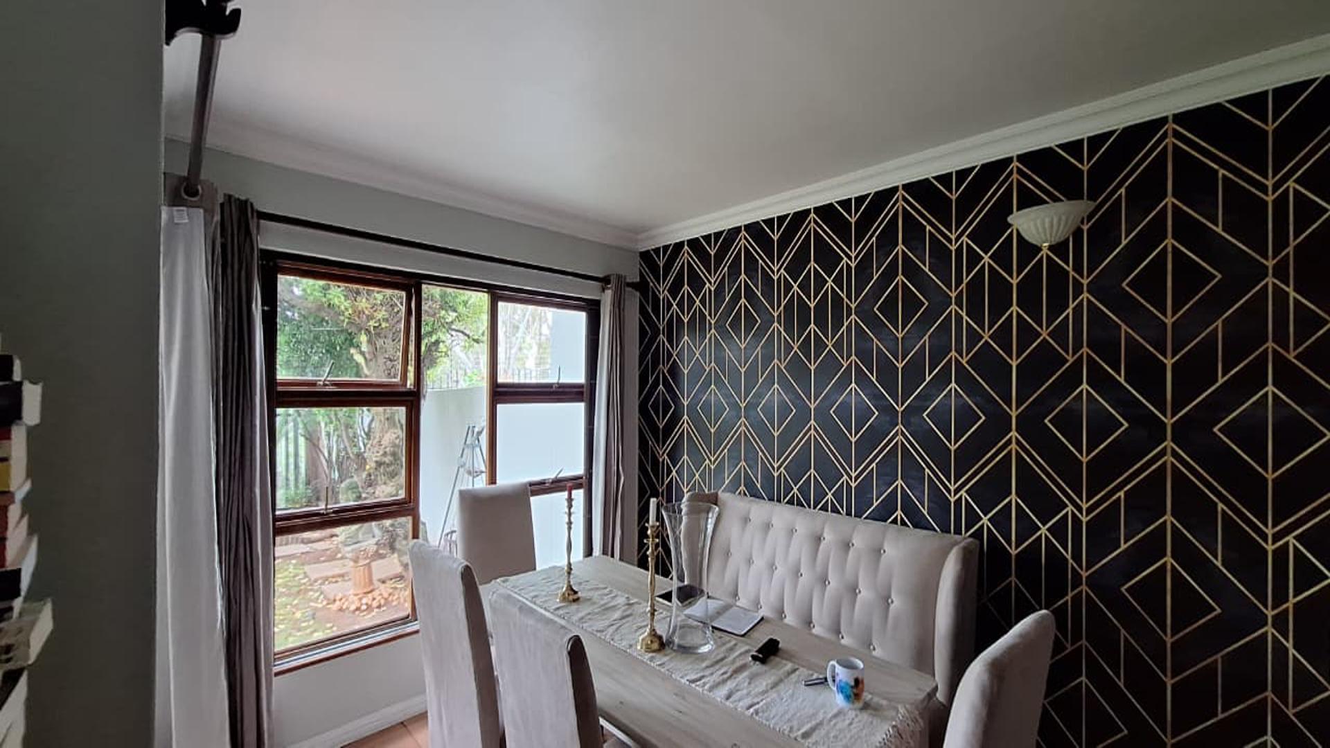Dining Room - 8 square meters of property in Bedfordview
