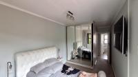 Main Bedroom - 21 square meters of property in Bedfordview