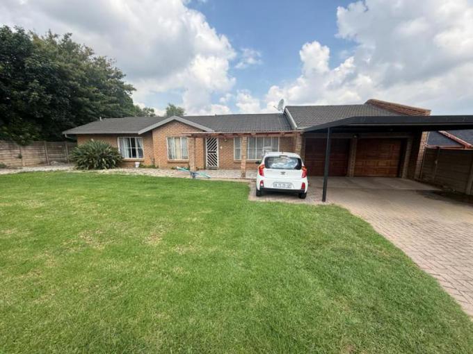 6 Bedroom House for Sale For Sale in The Reeds - MR709356